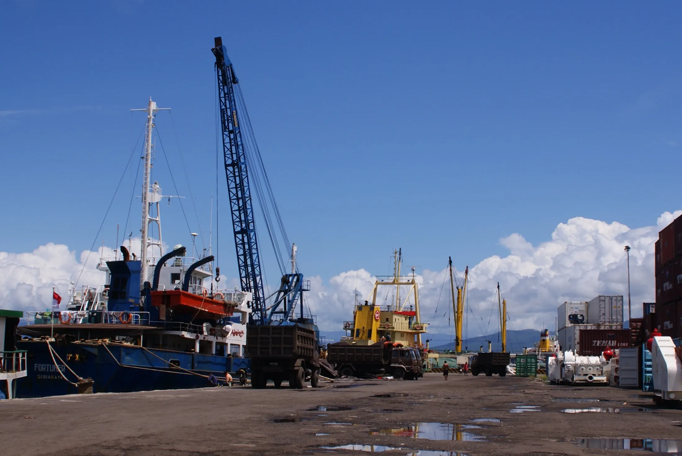 Pelabuhan Bitung.