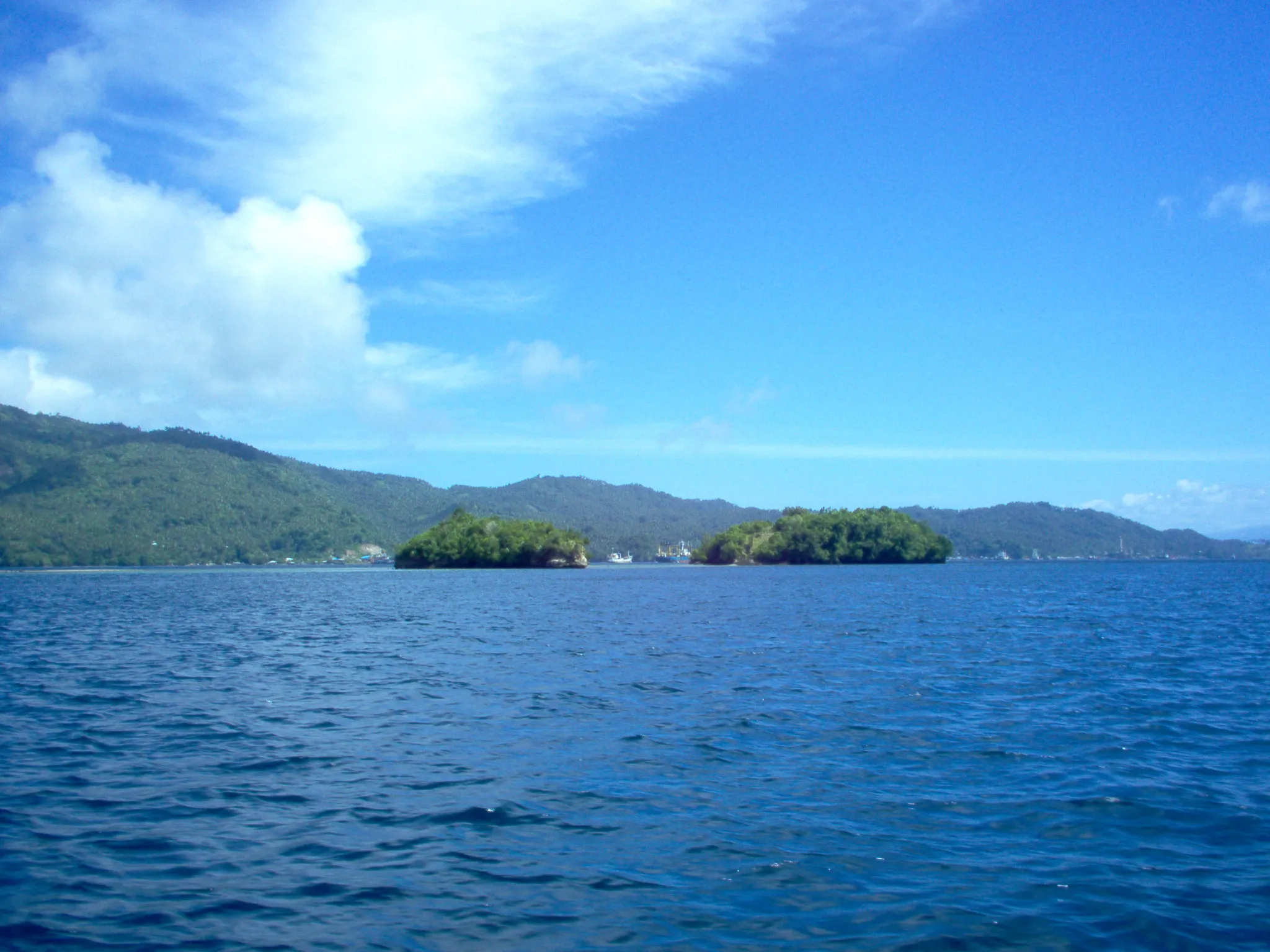 Selat Lembeh dari sisi daratan.